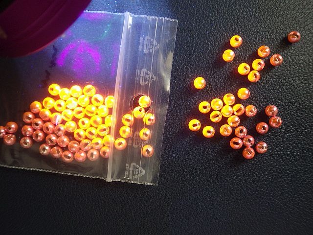 Article concernant le changement de couleur et la fluorescence des billes étamées par Avozetto, Webzine Pêche Mouche